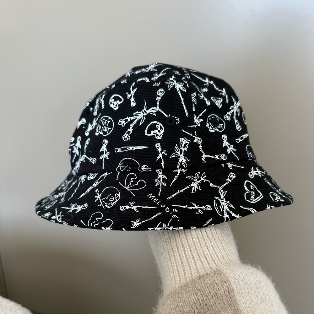 Black and white print styling bucket hat, condition new